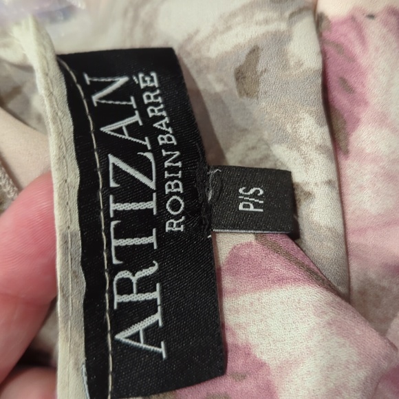 NWT Artizan Robin Barre Purple ruffle floral cold shoulder blouse - Picture 5 of 6